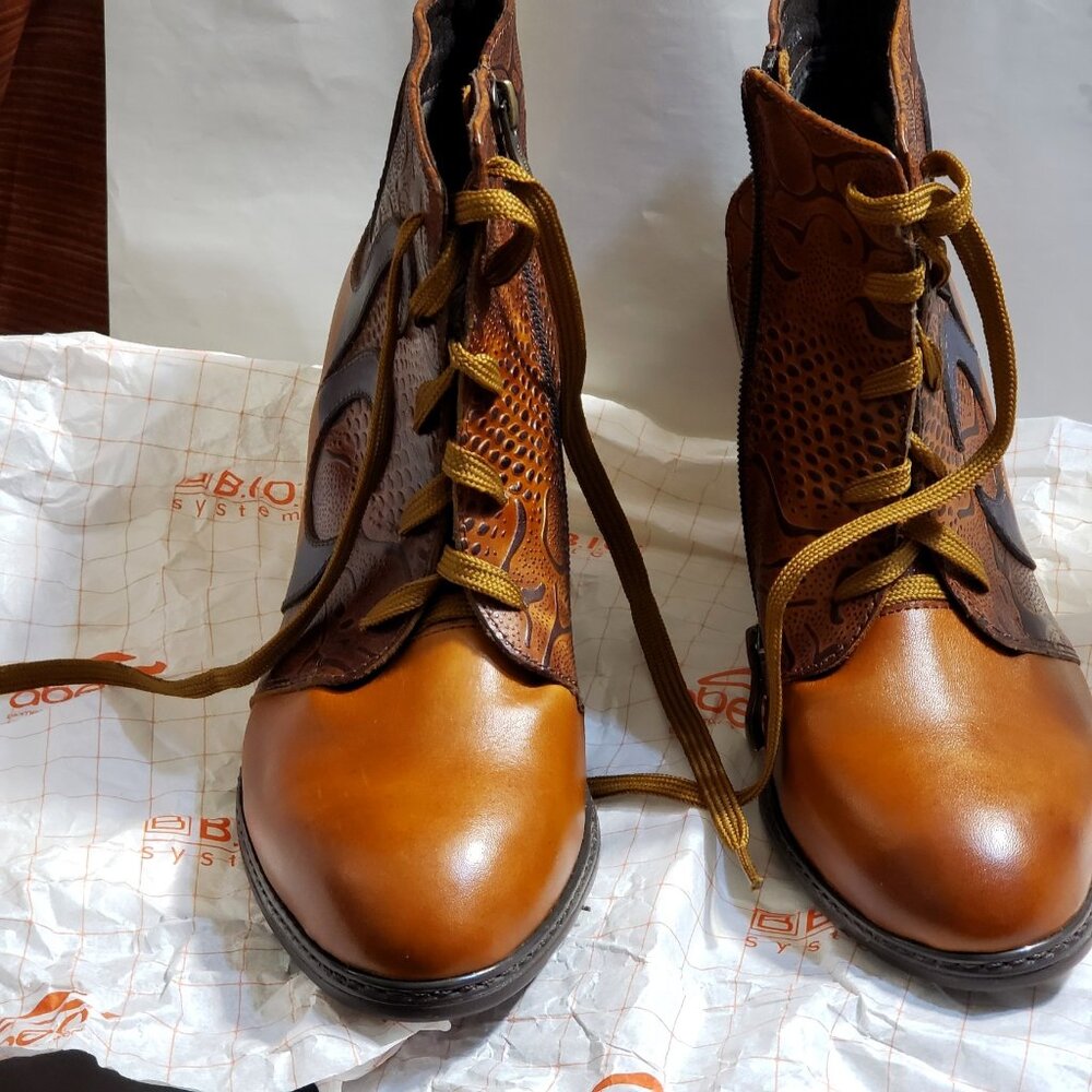 L’Artiste by Spring Step | Pecan Brown Leather Artisan Booties: Brand New | S8.5
